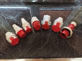 Prodám tyto zásuvky,vidlice,spojky