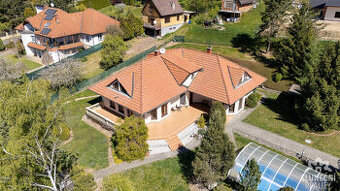 Nadstandardní rodinný dům, užitná plocha 380 m², pozemek 4 1