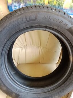 Pneu 205/60R16 Michelin