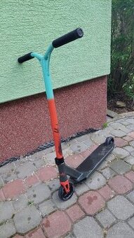Freestyle koloběžka Versatyl Bloody Mary V2 (oranžovo-modrá)