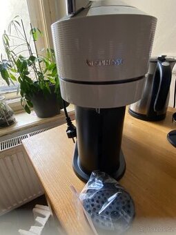 Krups Nespresso Vertuo Next XN 910B10, nefunkční