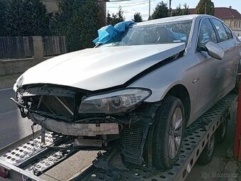 BMW F10 náhradní díly z vozu stříbrná