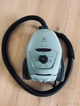 vysavač Electrolux Pure D8.2