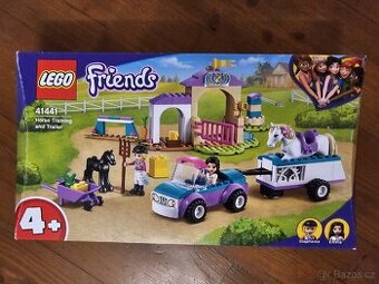 Lego Friends 42612 Auto s přívěsem a výcvik koníka