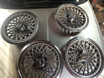 Dobové Poklice na USA vozy