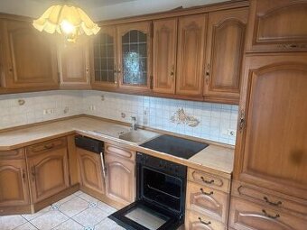 Masivní kuchyňská linka z Německa se spotřebiči