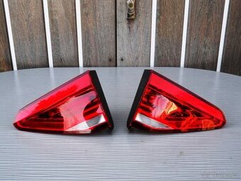 Originál Zadní Pravé +Levé Vnitřní světlo VW Touran