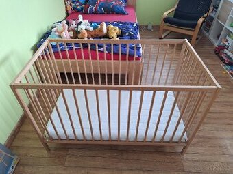 Kompletně vybavená dětská postýlka IKEA Sniglar