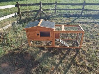 Velká patrová králikárna s výběhem