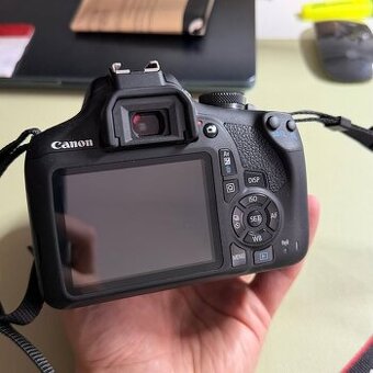 Canon EOS 2000D