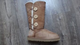 Hnědé vysoké kožené válenky UGG v.38