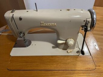 Retro šicí stroj Minerva