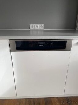 Prodám myčku, chladničku, troubu a mikrovlnou troubu