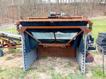 Vibrační třídič s vlastním benzínovým motorem + 8m dopravník