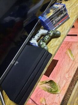 Ps4 pro   2x ovladac  7x hra