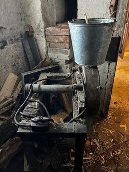 Kladívkový šrotovnik