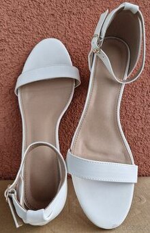 Nové střevíce na širším podpatku, vel. 42