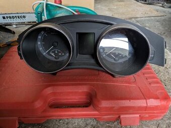 Škoda Superb 2 budíky