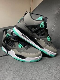 Nike Air Jordan 4 Retro "Green Glow"