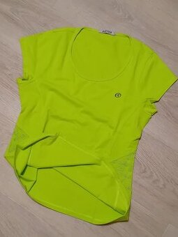 TRIČKO S KULATÝM VÝSTŘIHEM - vel.M / zn.Benter