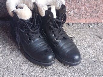 Boty, 40, reposovany