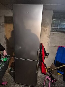 Prodam Ledničku s mrazákem HISENSE