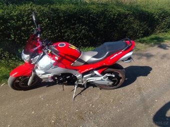 SUZUKI GSR 600