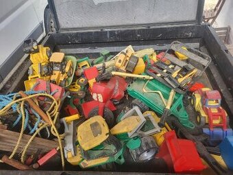 Hračky na písek, tatra, traktory, 2x houpačka,pistolky