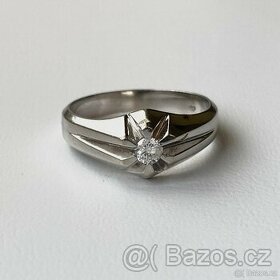Zlatý prsten s briliantem (2)