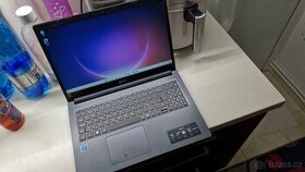 Ročný notebook Acer Aspire 3