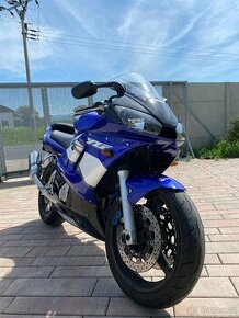 Yamaha R6 - 1