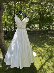 Svatební šaty bílé saténové