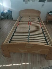 Dětská postel z masivu s roštem