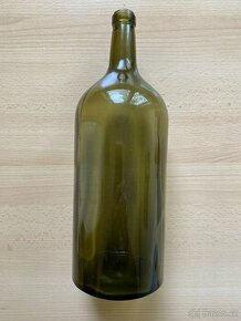 Stará velká láhev na víno