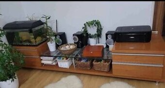 Pěkné komody se skleněným stolkem 2,4m,cena za vše