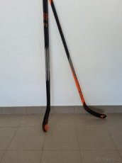 Dětská hokejka Easton V1E, pravá, 50 flex
