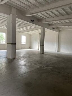 410 m2 Skladovací a výrobní prostory