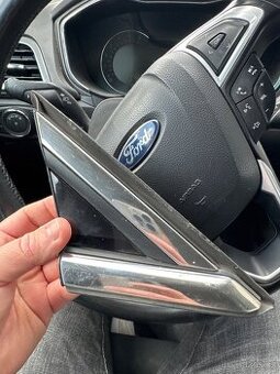 ZÁSLEPKA PRAVÁ trojúhelník na blatník chrom Ford MONDEO mk5