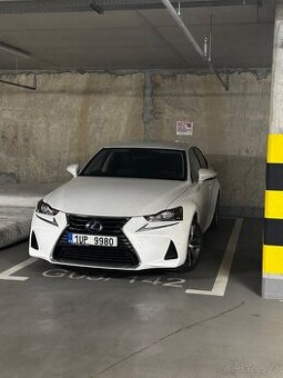 Lexus IS300h, 2018, 2.5 Hybrid 164 kW, 140t. km – TOP výbava