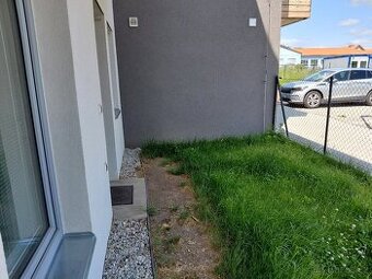 Hýskov, 2+kk, předzahrádka, sklep, 2xpark.stání - 1