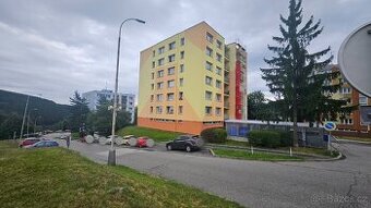 Vimperk–družstevní byt 3+1 s výhledem do přírody, parkování