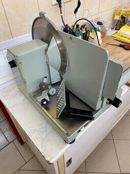 Nárezový stroj NS301