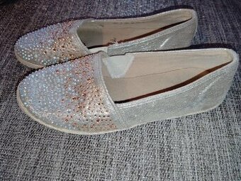 Zlaté boty s kamínky, espadrilky