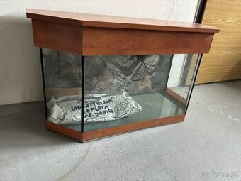 Akvárium s dřevěným krytem cca 130L zkosené