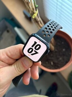 Apple Watch 7 41mm Nike verze