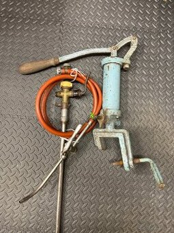 Stará pípa a pumpa