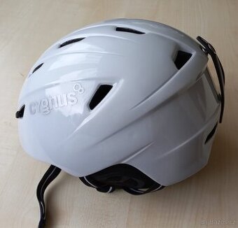 Lyžařská helma Cygnus