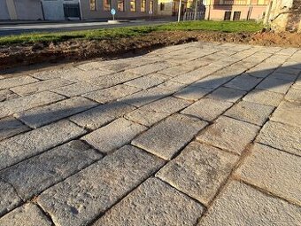 Staré žulové desky - minimální odběr od 20 m2