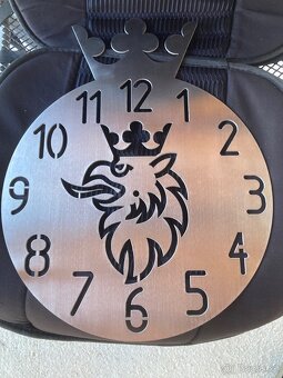 Nerezové hodiny Scania a Tatra