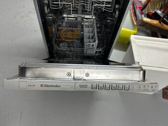 Myčka Electrolux ESL44500R - závada